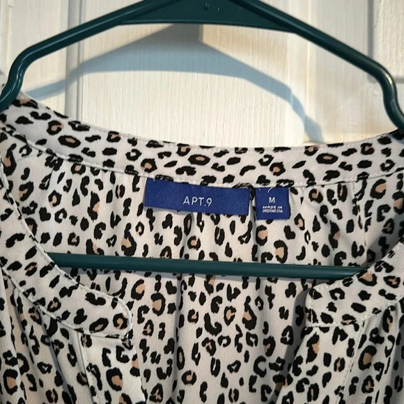 Apt. 9 Button Down Leopard Top Medium - Picture 4 of 4